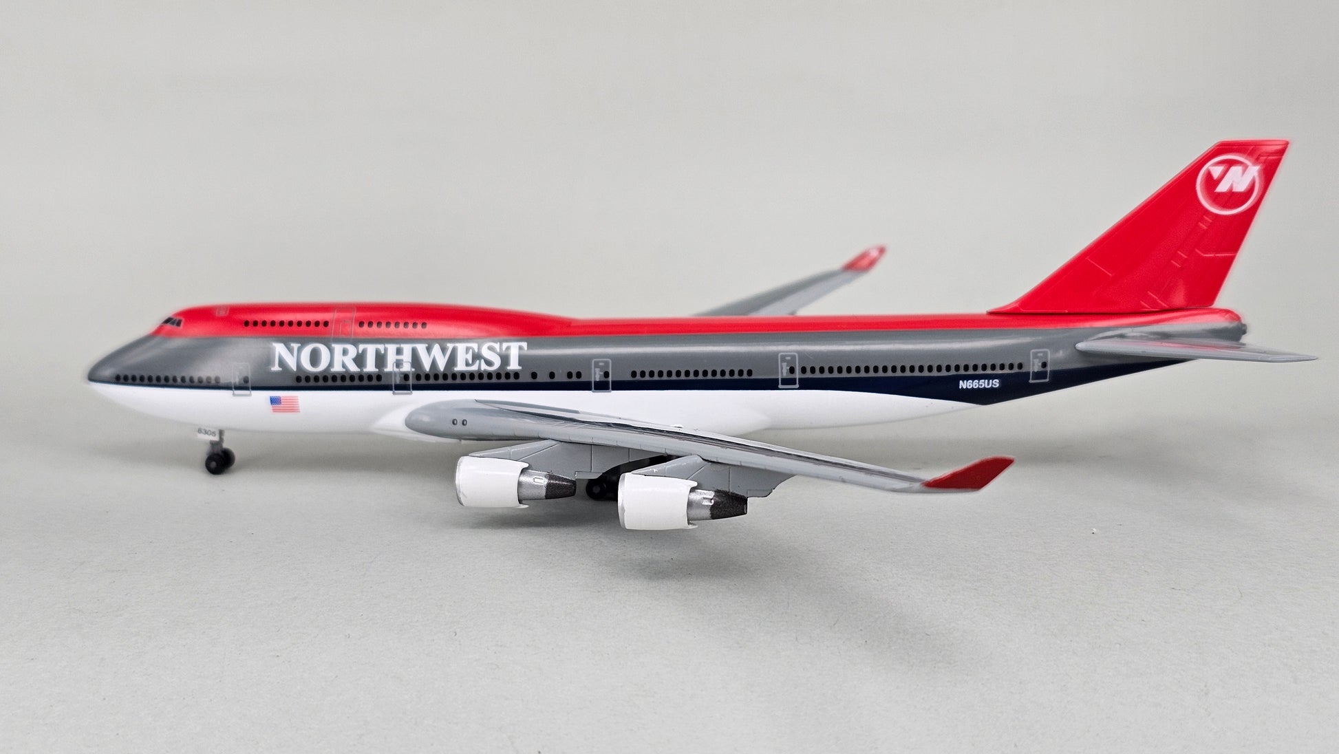Dragon Wings Premiere Collection 1:400 Scale Die-cast Boeing 747-451 'Northwest Airlines' Model Aircraft. Reg No. N665US - Chester Model Centre