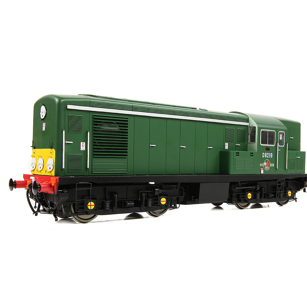 Bachmann/EFE E84706 - O Gauge Class 15 D8219 BR Green (Small Yellow Panels) - Chester Model Centre