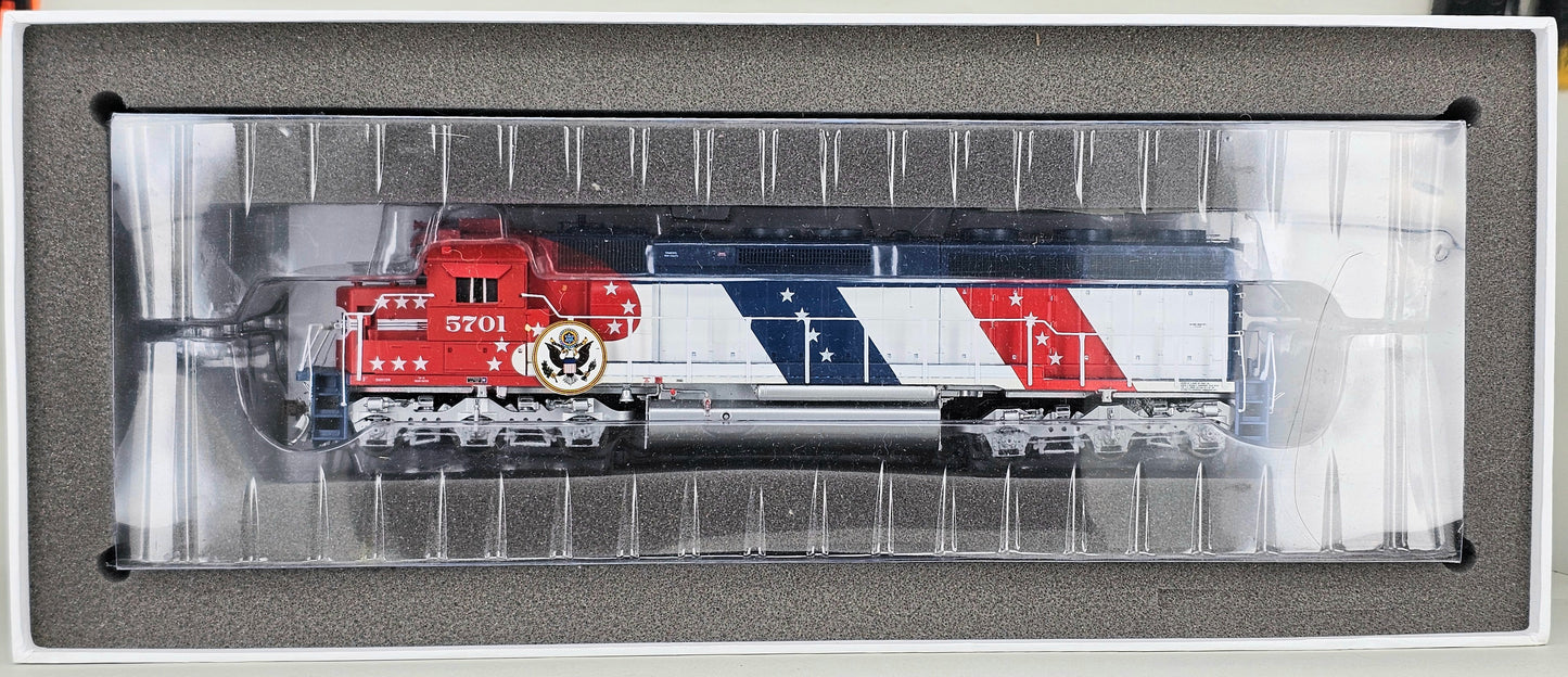 GENESIS #G67076 HO Gauge SD45-2 Santa Fe Bicentennial #5701 (Quick Plug Adapter fitted - 8/9 pin decoder required)