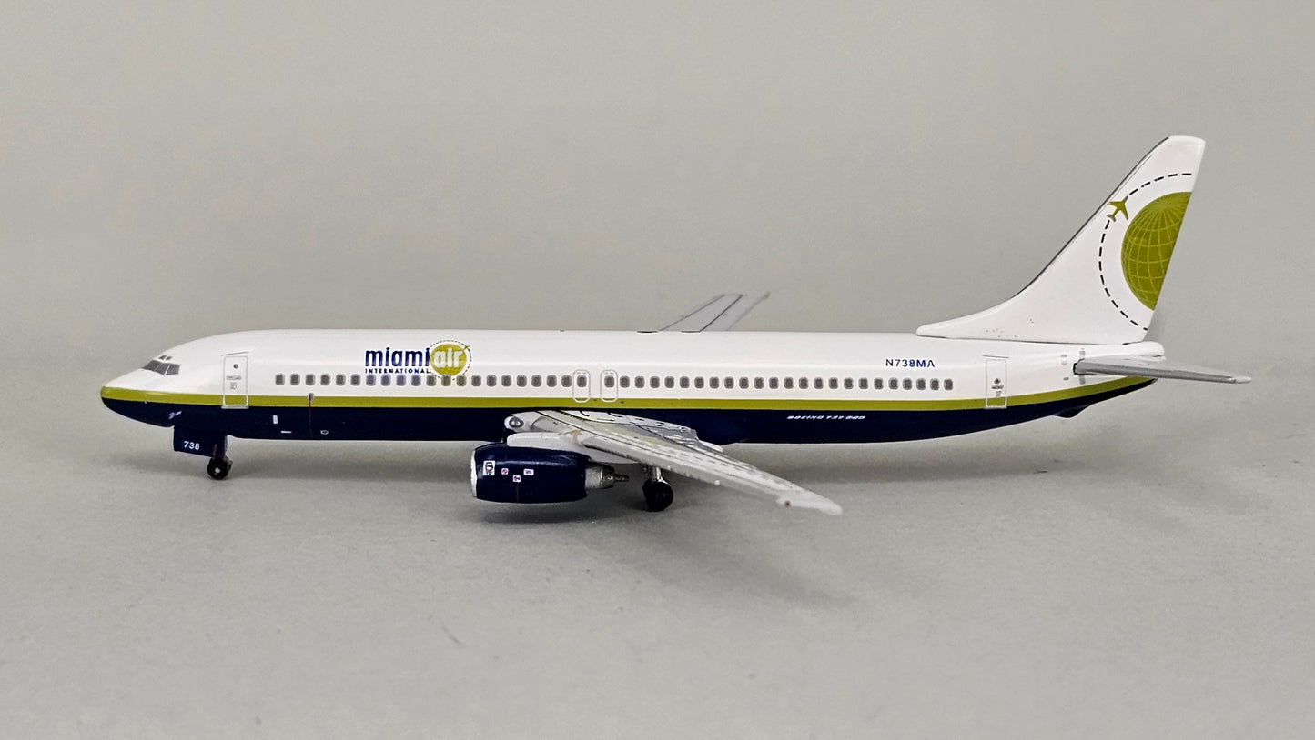 Gemini Jets 1:400 Scale Die-cast Boeing 737-800 'MiamiAir' Model Aircraft. Reg No.N738MA - Chester Model Centre