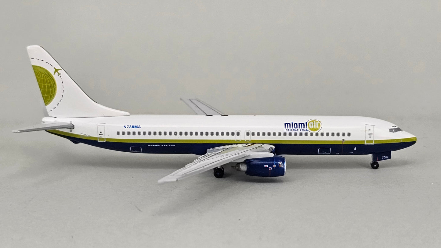 Gemini Jets 1:400 Scale Die-cast Boeing 737-800 'MiamiAir' Model Aircraft. Reg No.N738MA - Chester Model Centre