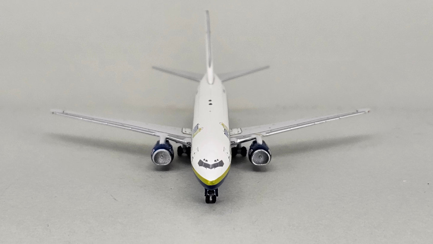 Gemini Jets 1:400 Scale Die-cast Boeing 737-800 'MiamiAir' Model Aircraft. Reg No.N738MA - Chester Model Centre