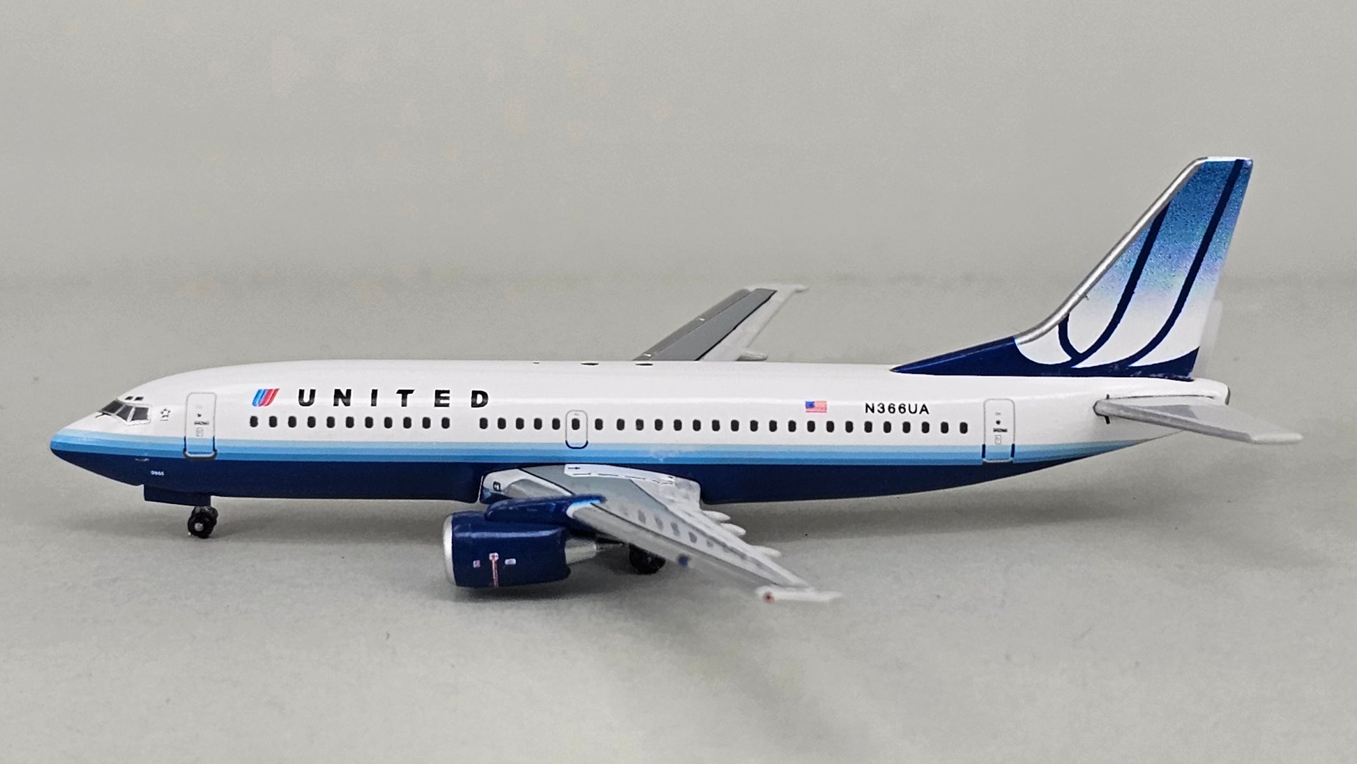 Gemini Jets Limited Edition 1:400 Scale Die-cast Boeing 737-300 'UNITED' Model Aircraft. Reg No.N366UA - Chester Model Centre