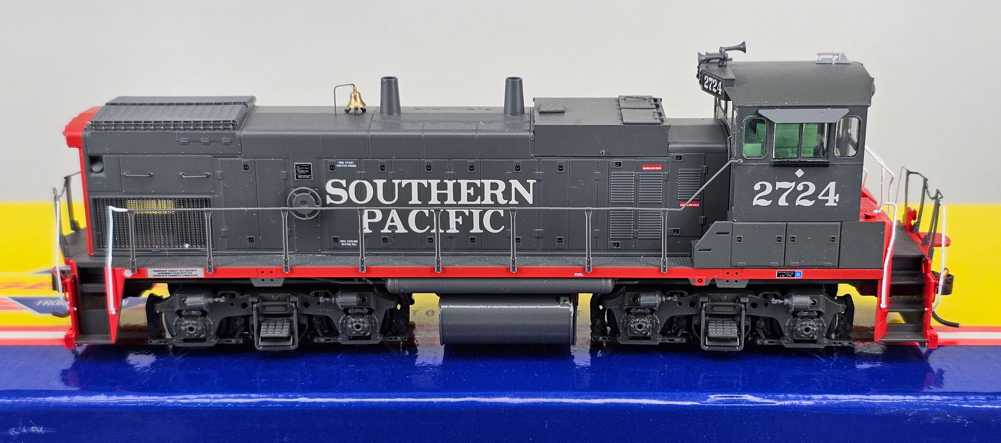 ATHEARN Genesis HO Scale G66066 Southern Pacific MP15-AC 2724 Switcher Locomotive (DCC Ready) - Chester Model Centre
