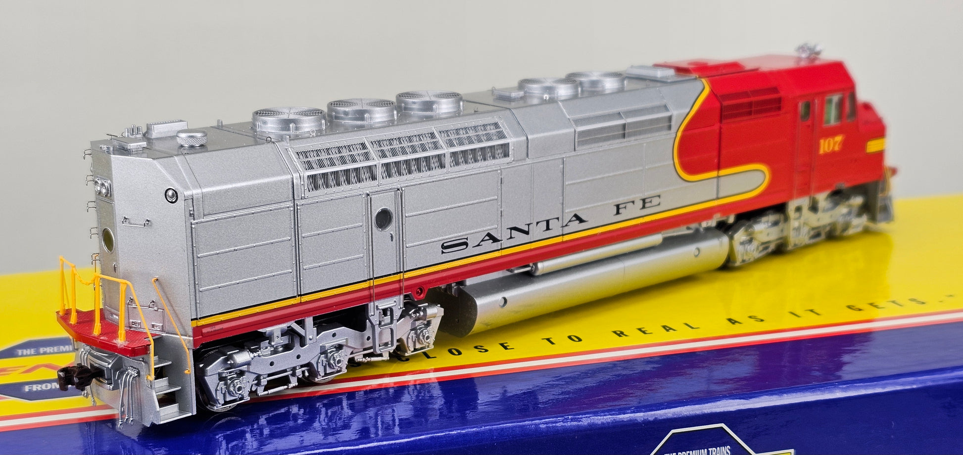 ATHEARN Genesis HO Scale G67511 Santa Fe FP45 Diesel Locomotive No.107 in Silver & Red Warbonnet Livery (DCC Ready) - Chester Model Centre