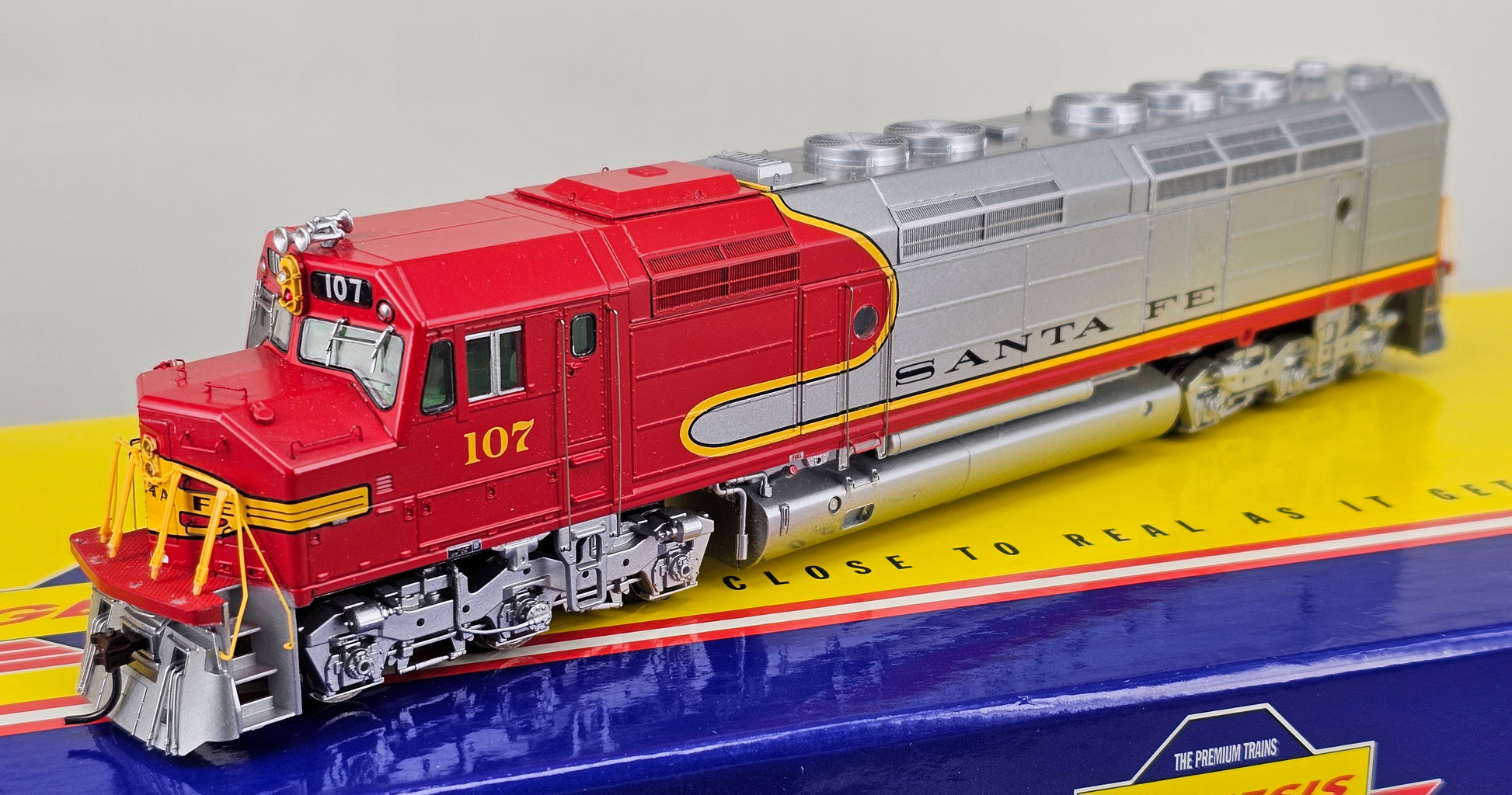 ATHEARN Genesis HO Scale G67511 Santa Fe FP45 Diesel Locomotive No.107 in Silver & Red Warbonnet Livery (DCC Ready) - Chester Model Centre