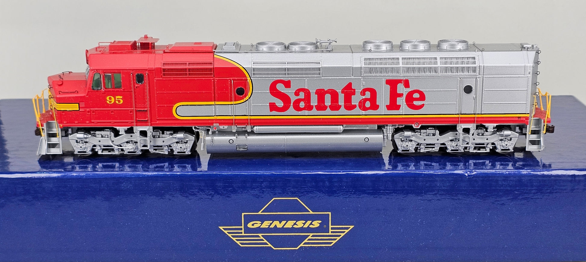ATHEARN Genesis G67553 Santa Fe FP45 No.95 in Warbonnet Silver & Red Livery (DCC Ready) - Chester Model Centre