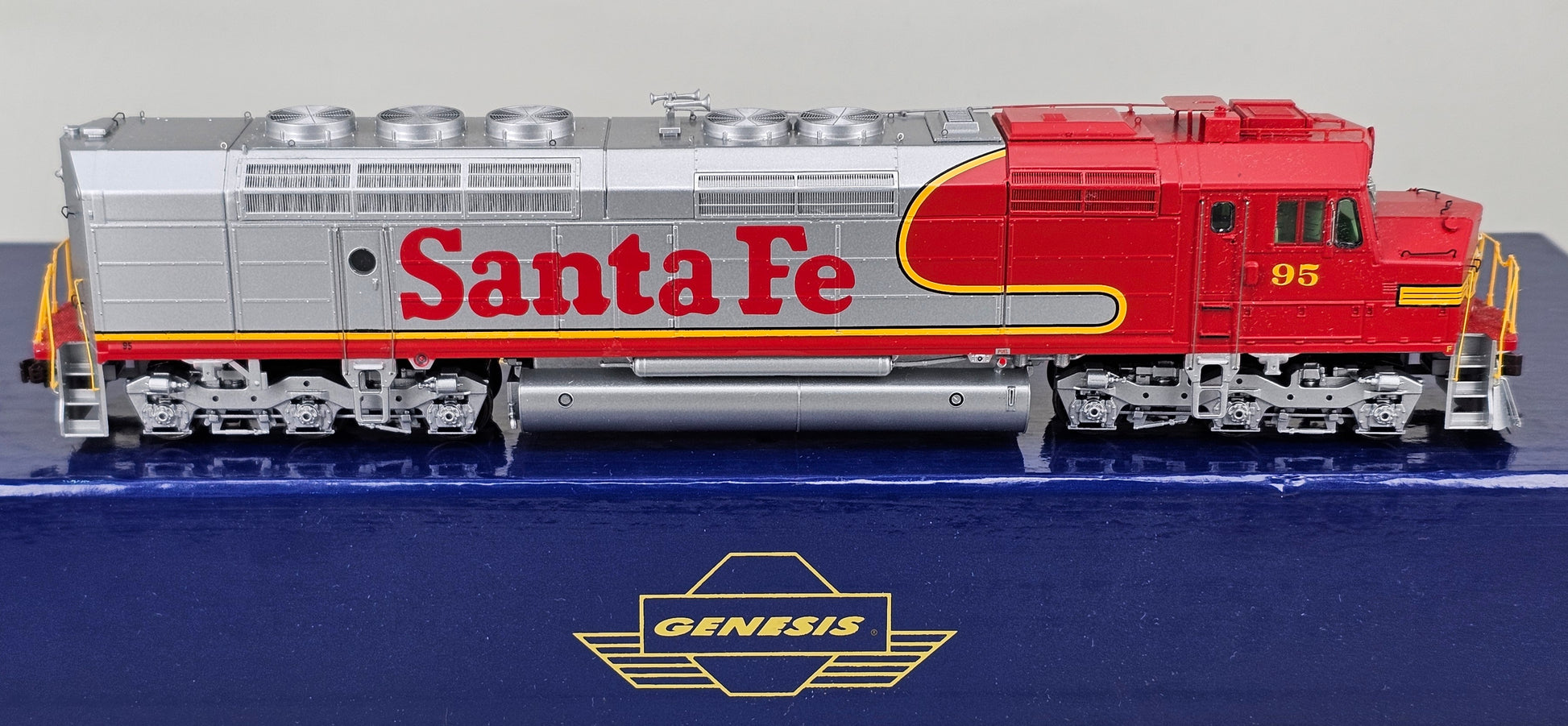 ATHEARN Genesis G67553 Santa Fe FP45 No.95 in Warbonnet Silver & Red Livery (DCC Ready) - Chester Model Centre