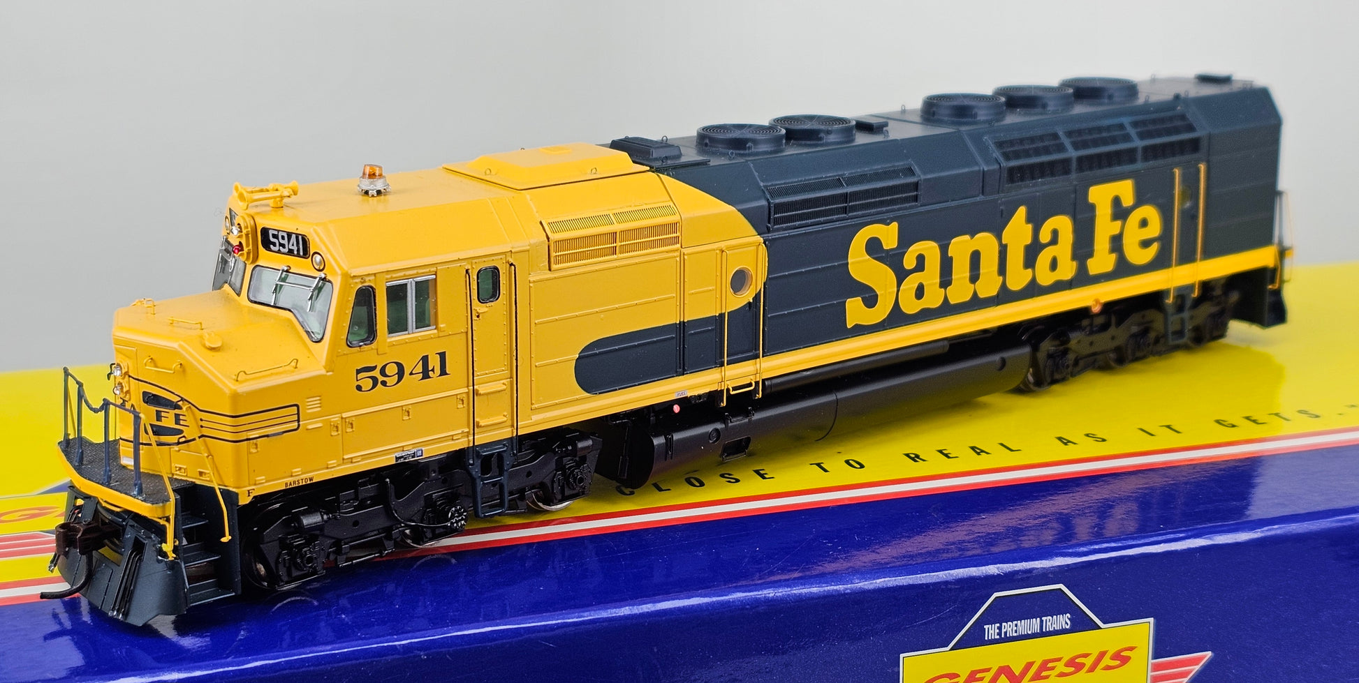 ATHEARN Genesis HO Scale G67628 Santa Fe FP45 (5941) Locomotive in Blue/Yellow Livery (Sound Fitted) - Chester Model Centre