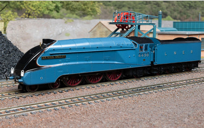 Hornby R30555 LNER - Class A4 - 4498 'Sir Nigel Gresley' with figure - Limited Edition (150th Anniversary Collection)