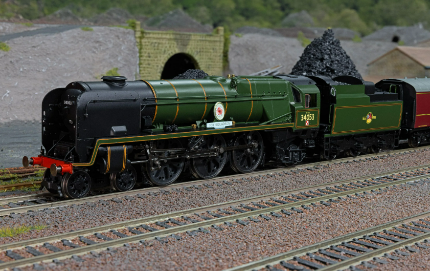 HORNBY R30485 BR - Battle of Britain Class (Rebuilt) - '303 Squadron' - 34053