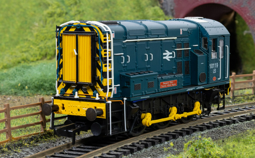 HORNBY R30506 BR - Class 10 - 10119 'Margaret Ethel-Thomas Alfred Naylor' Era 7 - TOPS (1971 - 1986)