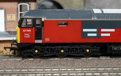 HORNBY R30543 RailRoad: RES - Class 47 - 'ATLANTIC COLLEGE' 47749 Era 8 - Sectorisation - DCC Ready 21 Pin