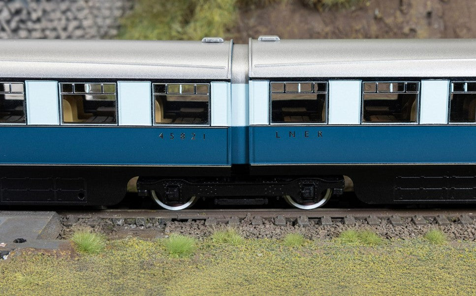 HORNBY R40479 LNER - 'West Riding Limited' - Open Third and Kitchen Third - Coach pack - Chester Model Centre