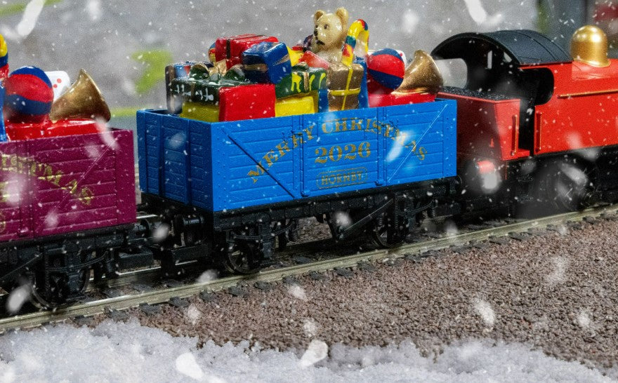 HORNBY R60330 7 Plank Wagon Christmas 2026