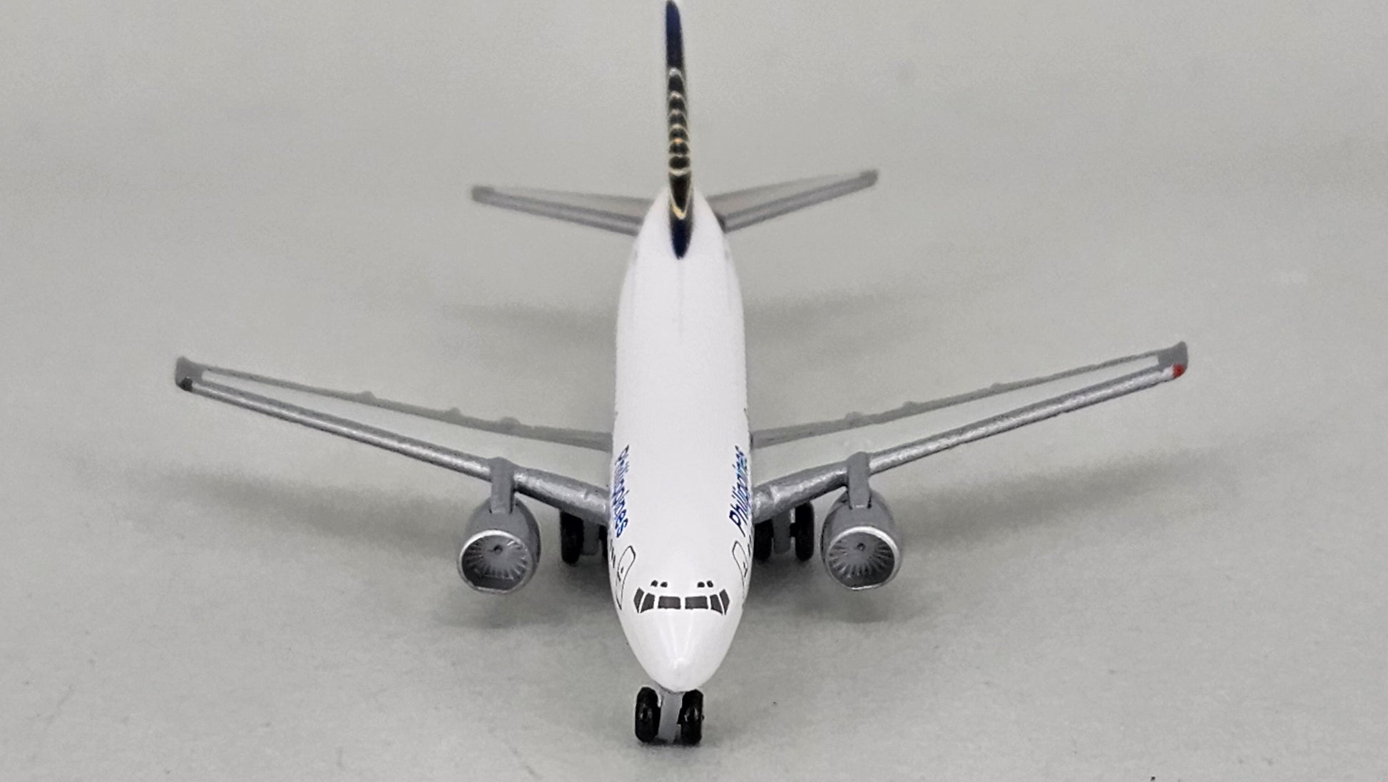Herpa Wings 500333 Philippines Boeing 737-300 (1:500) - Chester Model Centre