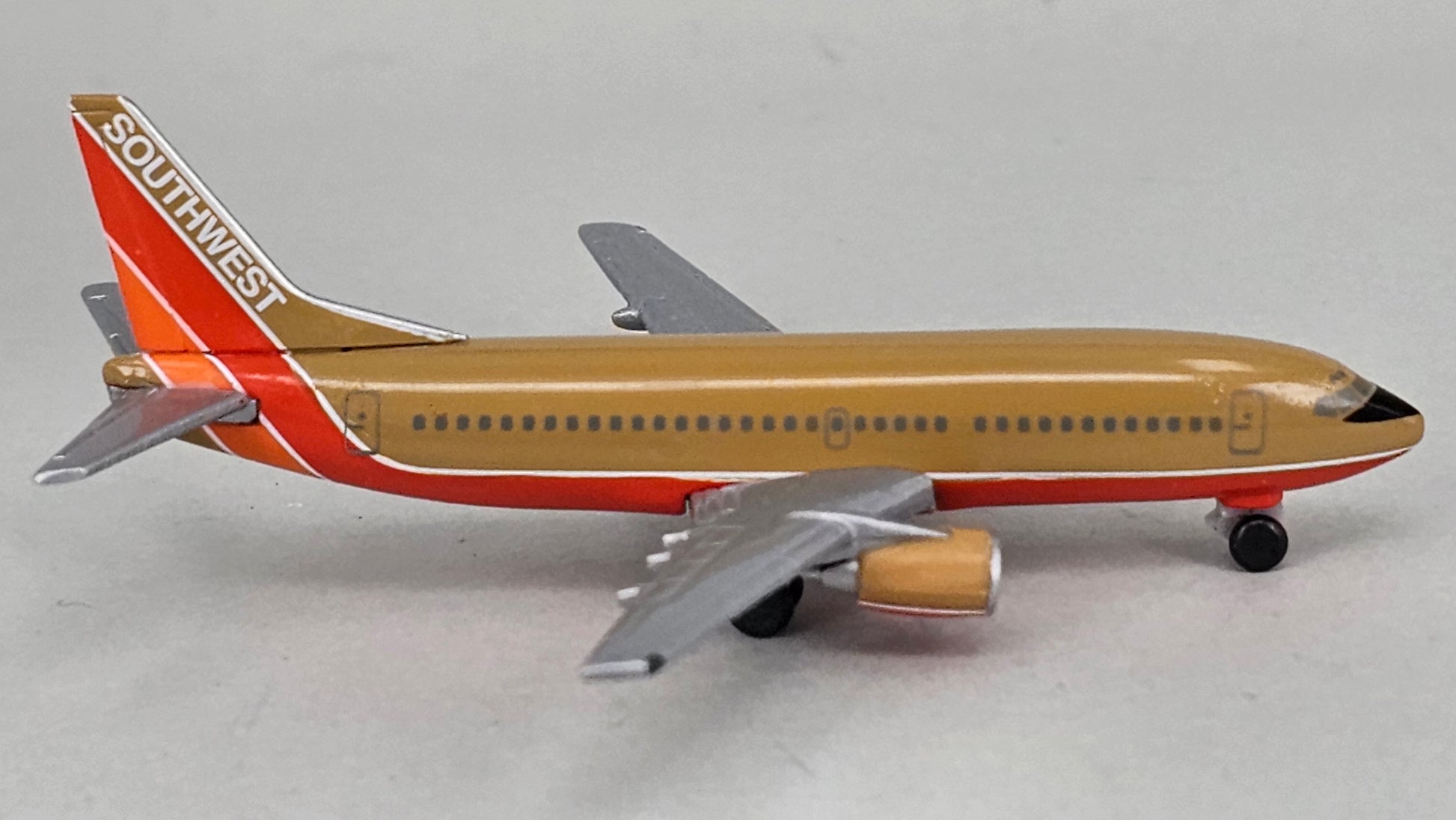 Herpa Wings 500562 Southwest Airlines Boeing 737-300 (1:500) - Chester Model Centre