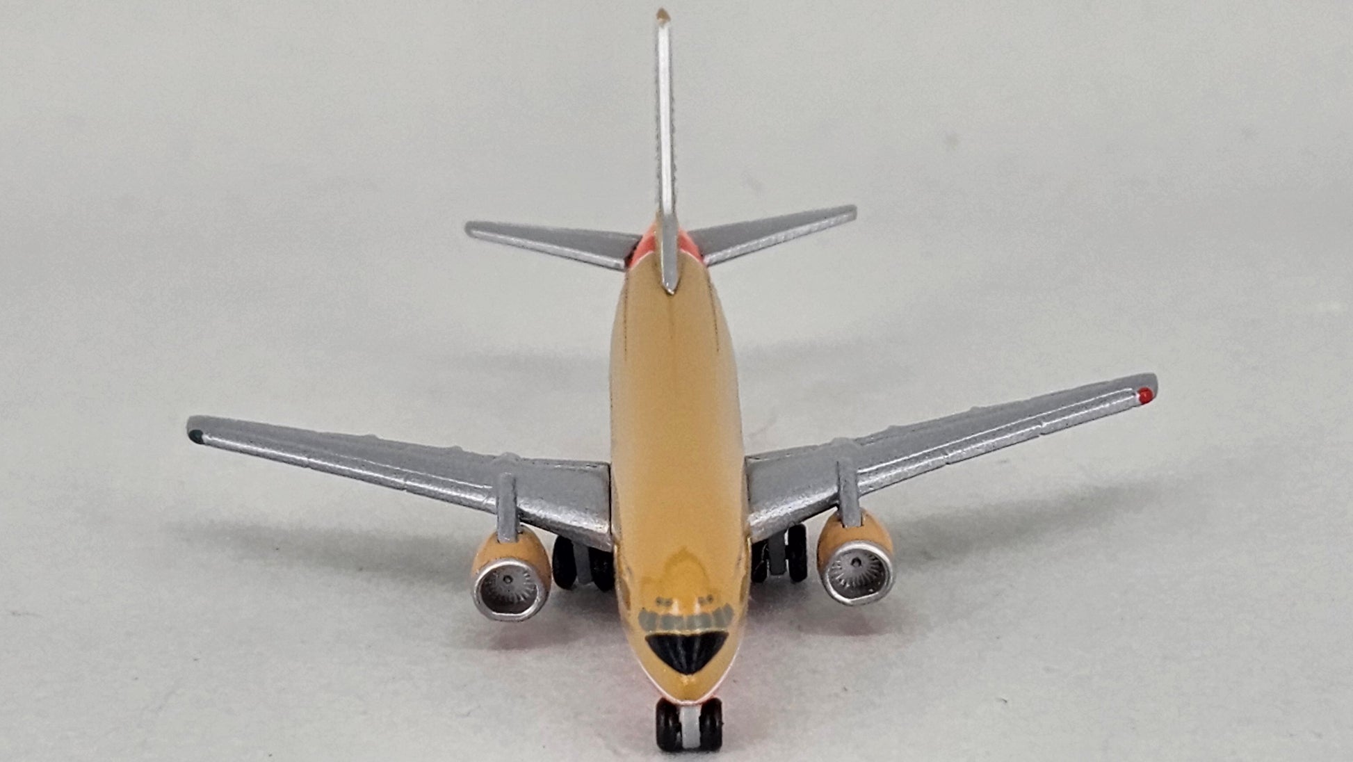 Herpa Wings 500562 Southwest Airlines Boeing 737-300 (1:500) - Chester Model Centre