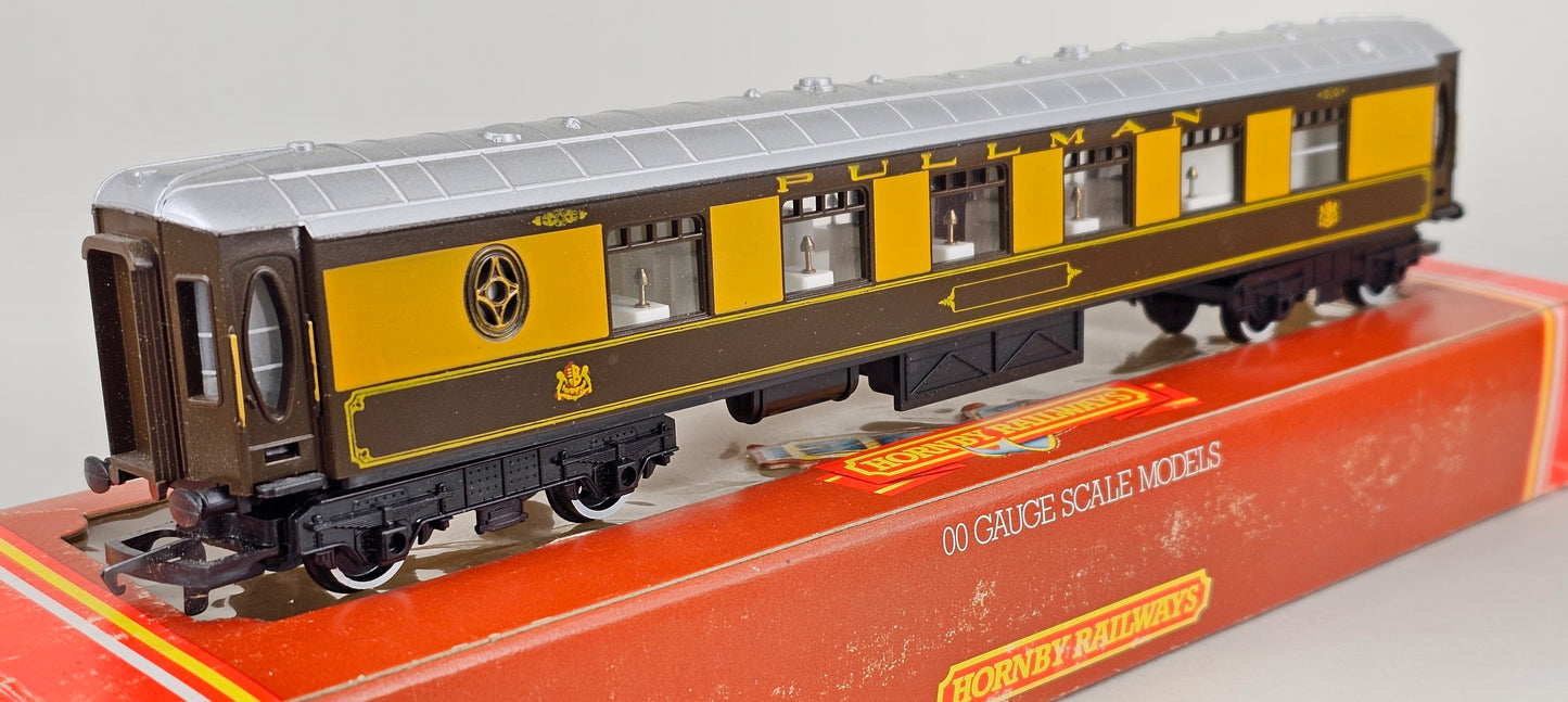 HORNBY R223 1st Class Pullman Coach  'Unnamed' - Chester Model Centre