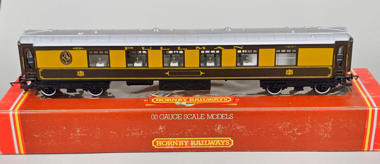 HORNBY R223 1st Class Pullman Coach  'Unnamed' - Chester Model Centre