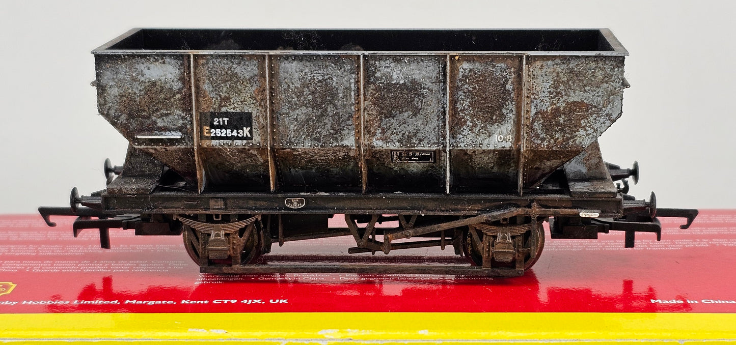 HORNBY R6124 BR 21T Hopper Wagon No.E252543K Weathered - Chester Model Centre