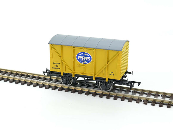 Dapol OO GAUGE BANANA VAN FYFFES YELLOW E240765 - Chester Model Centre