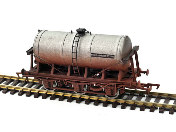 Dapol OO GAUGE 6 WHEEL MILK TANK UNIGATE CREAMERIES 70342 WEATHERED - Chester Model Centre