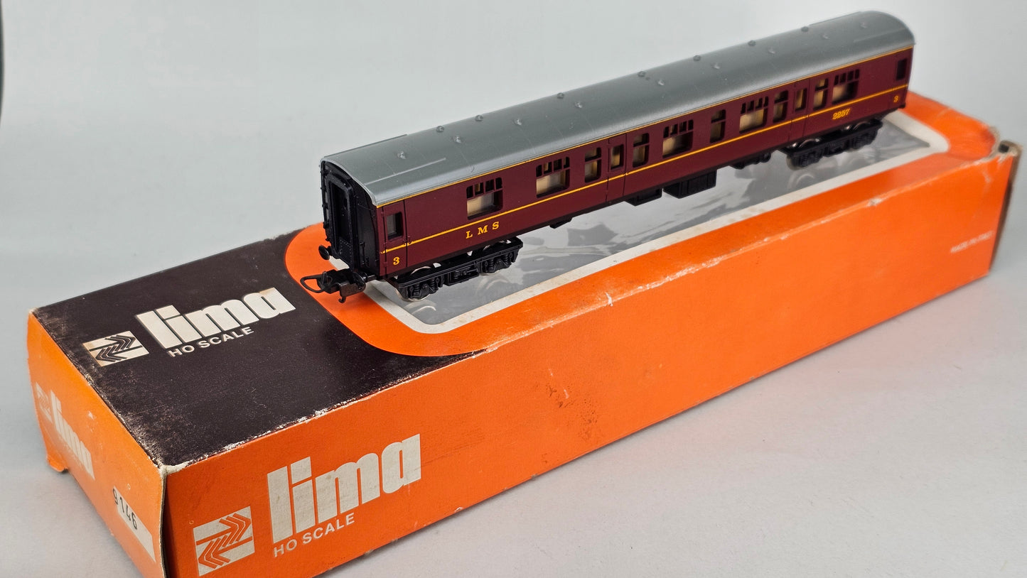 LIMA HO Scale 9146 LMS Mk1 corridor composite coach in crimson (boxed) Running No.2257 (we have two of these) - Chester Model Centre