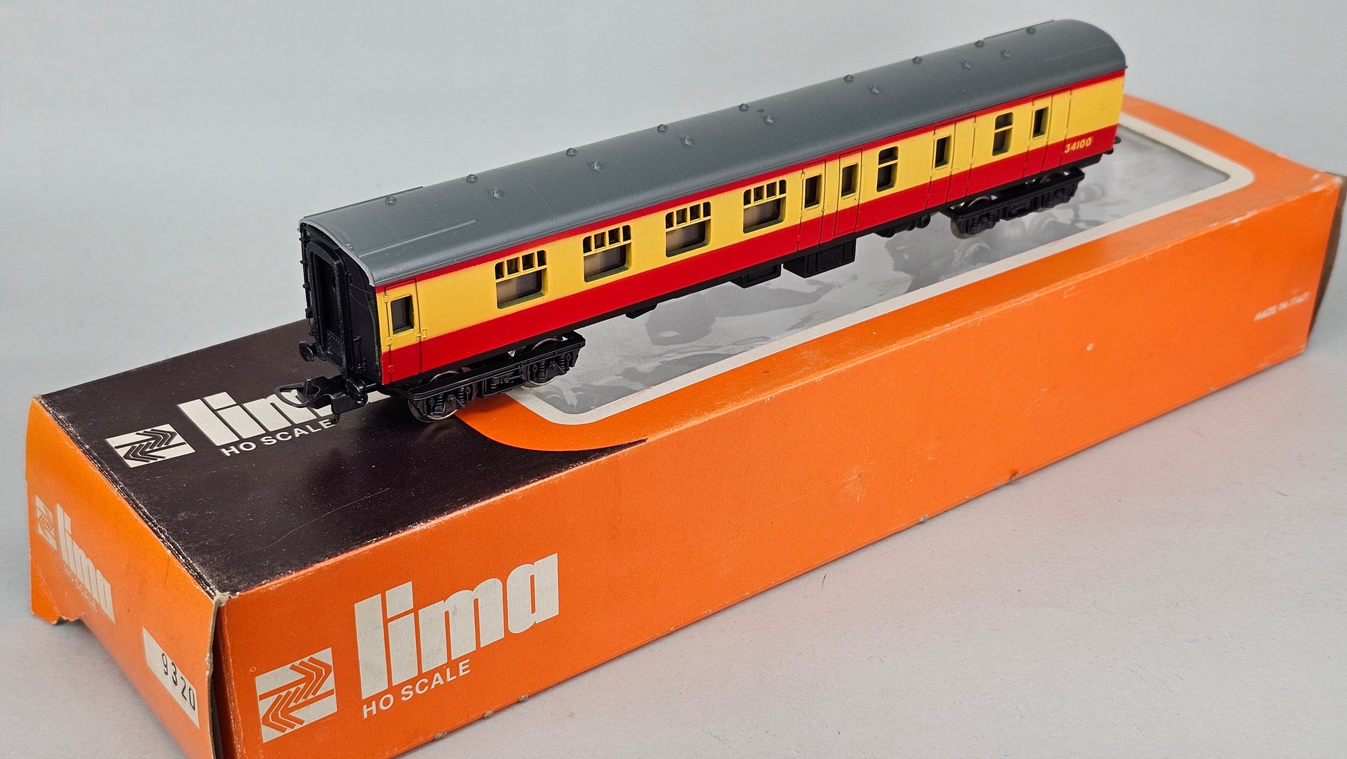 Lima HO Scale 9320 BR Mk1 Brake Second Corridor Coach Crimson/Cream Running No.34100 - Chester Model Centre