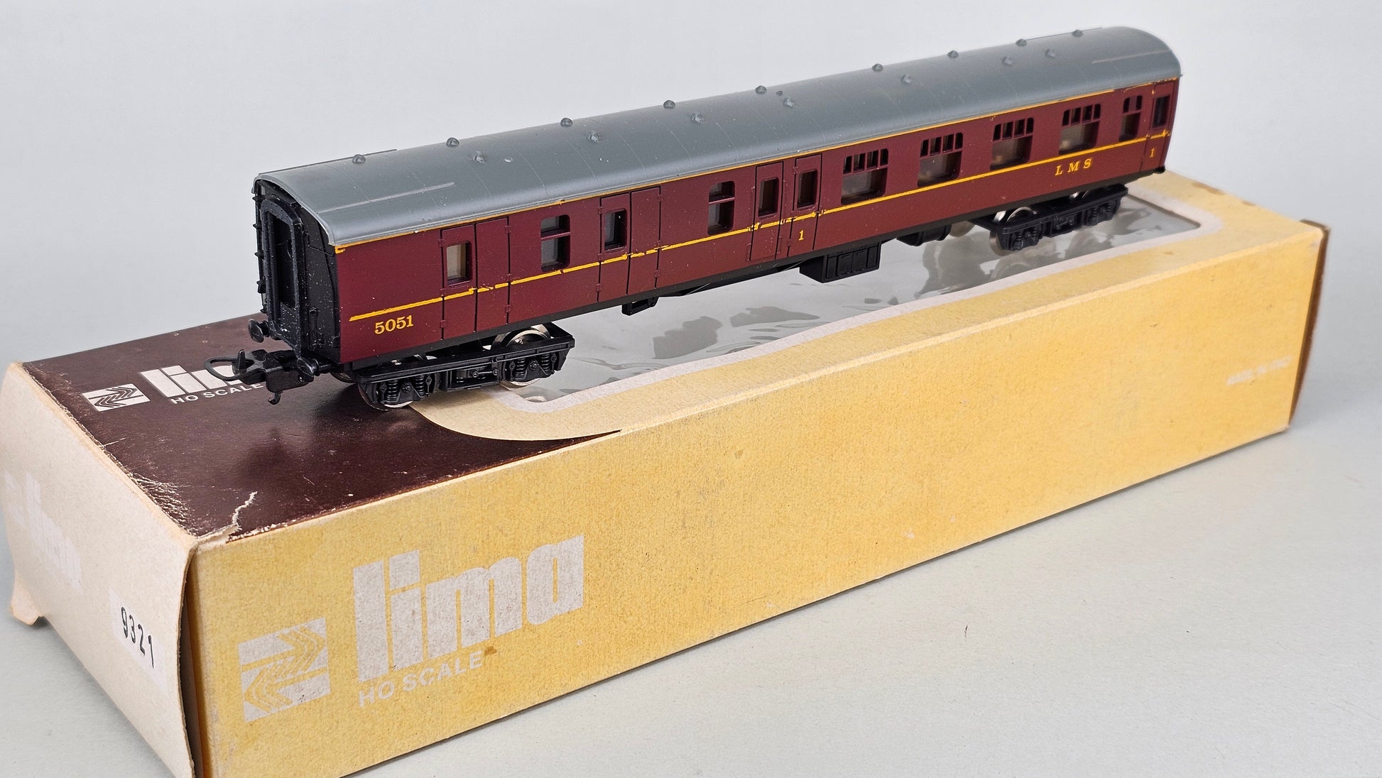 LIMA HO Scale 9321 LMS brake 1st-class corridor coach in crimson (boxed) Running No.5051 (we have three of these) - Chester Model Centre