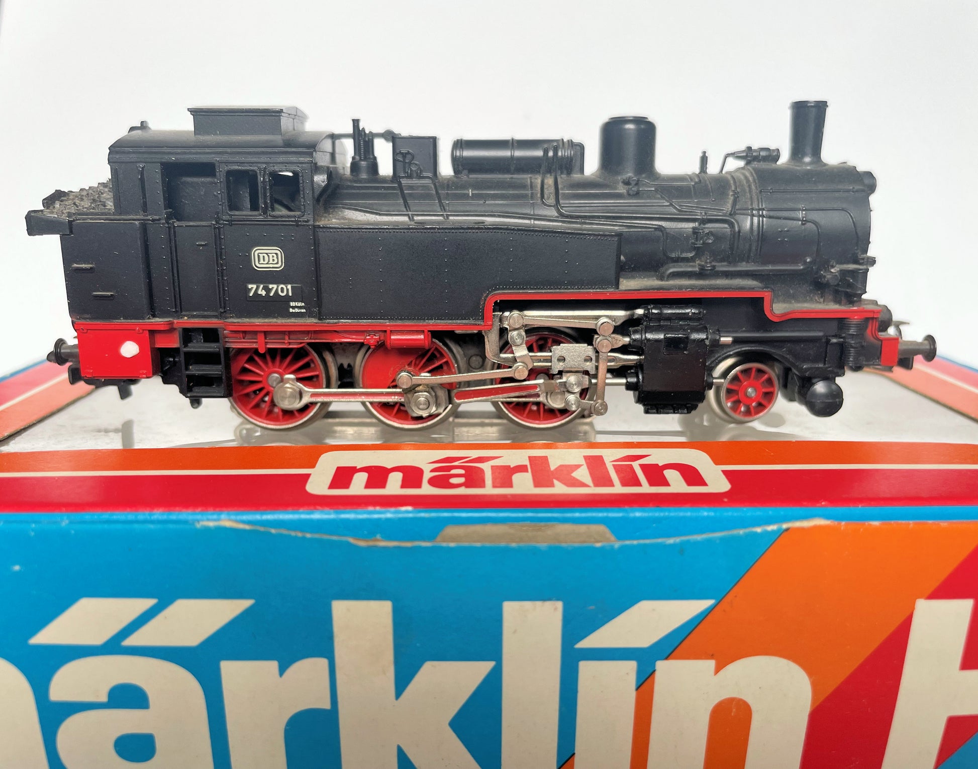 Marklin 3-Rail 3095 DB Steam Locomotive 74701 - Chester Model Centre