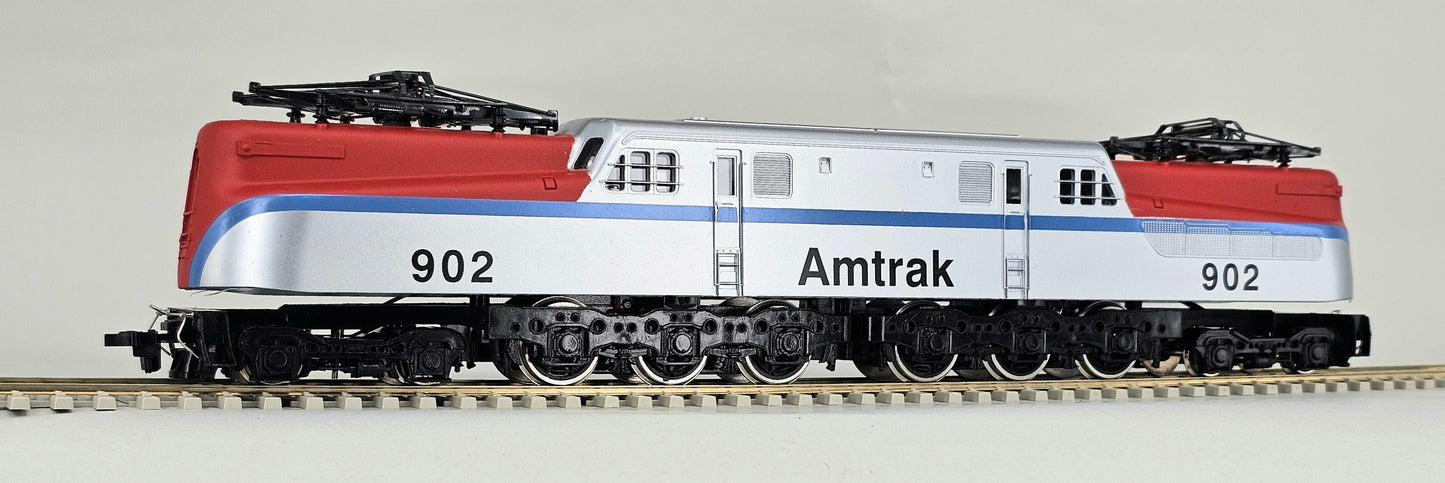 MEHANO HO Scale M29967 - BLW/GE/PRR/GG1 Locomotive Amtrak Bloody Nose Livery #902 (DC)