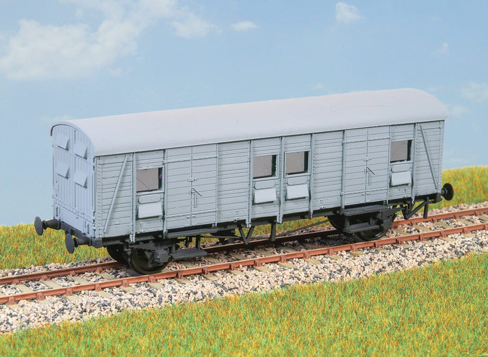 Parkside by Peco PC39 SR CCT Parcels Van HO/OO Gauge - Chester Model Centre