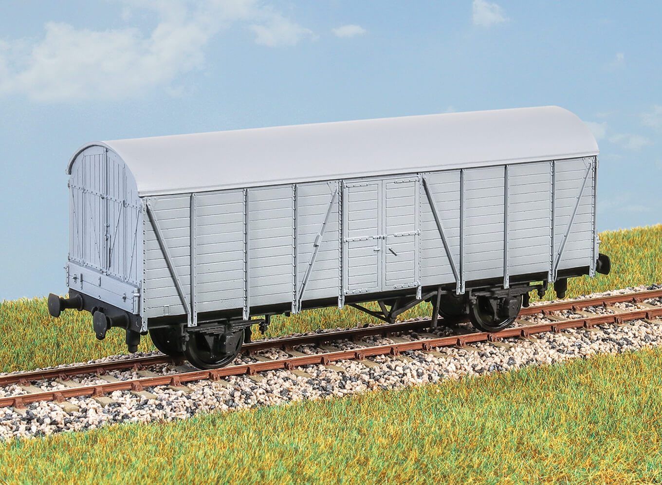 Parkside by Peco PC40 LMS 4 Wheel Motor Car Van HO/OO Gauge - Chester Model Centre