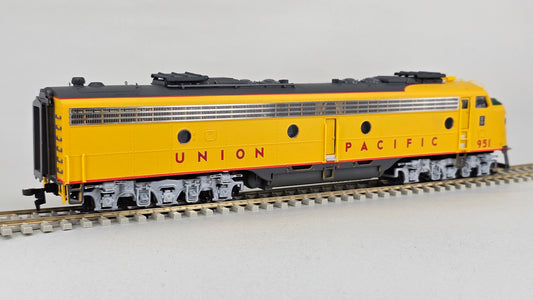 PROTO 2000 SERIES HO Scale 8037 E8/9 Locomotive UP #951 - Chester Model Centre