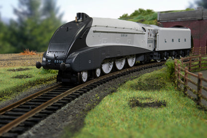 R30456 Hornby Dublo LNER Class A4 4-6-2 - 2509 'Silver Link' (Silver Jubilee Collection) - Chester Model Centre