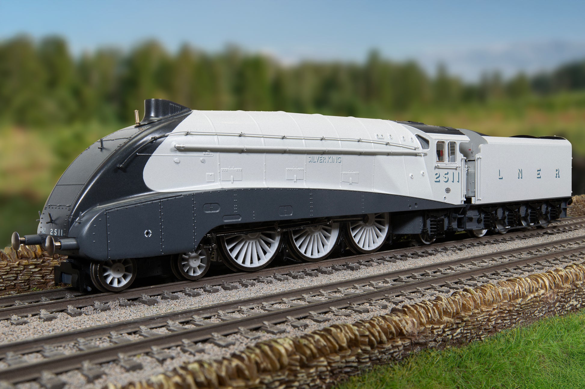 R30458 Hornby Dublo: LNER Class A4 4-6-2 - 2511 'Silver King' (Silver Jubilee Collection)h - Chester Model Centre