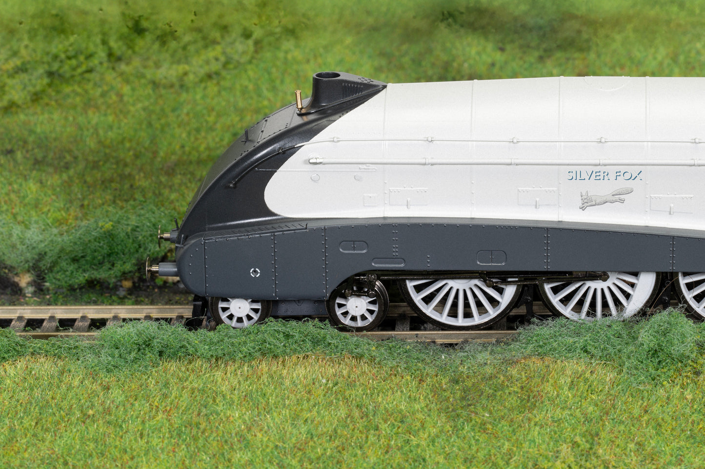 R30459 Hornby Dublo: LNER Class A4 4-6-2 - 2512 'Silver Fox' (Silver Jubilee Collection) - Chester Model Centre