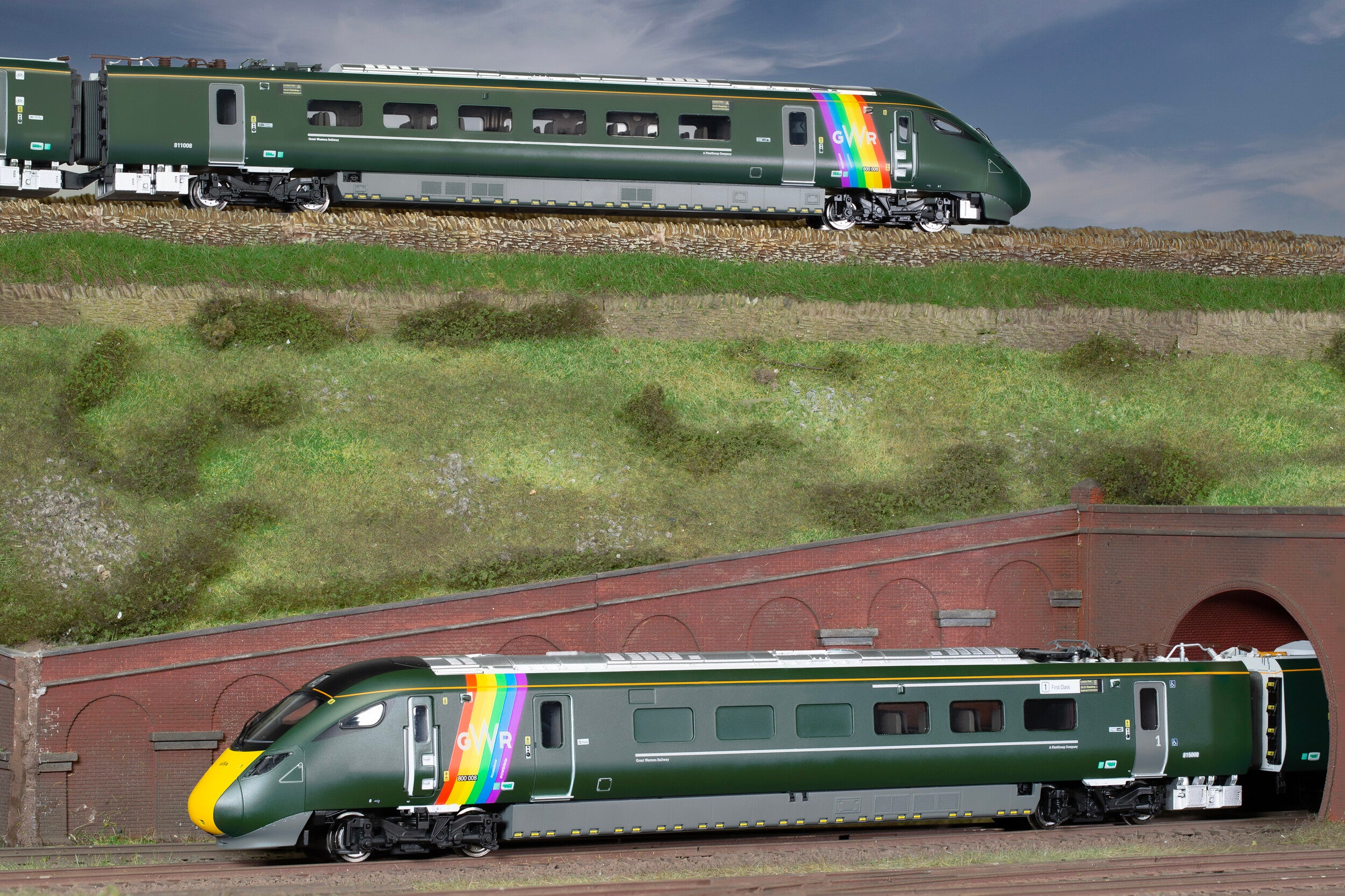 SALE - Hornby R3872 GWR, Class 800, Trainbow Train Pack