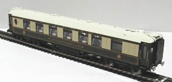 Hornby R4146A Pullman 3rd Class 'Car No.161 Third Class' Coach with Working Table Lamps and sprung buffers - Chester Model Centre