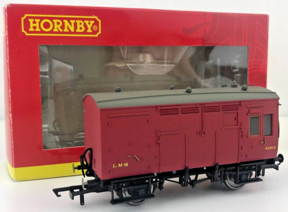 Hornby R6679A BR Horse Box 'M42178' - Chester Model Centre