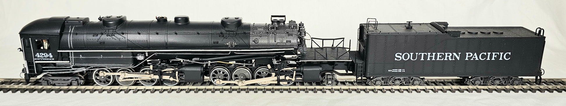 RIVAROSSI HO Gauge #5426 Southern Pacific AC11 4-8-0 0-8-2 Cab Forward Articulated Steam Locomotive No.4294 - Chester Model Centre