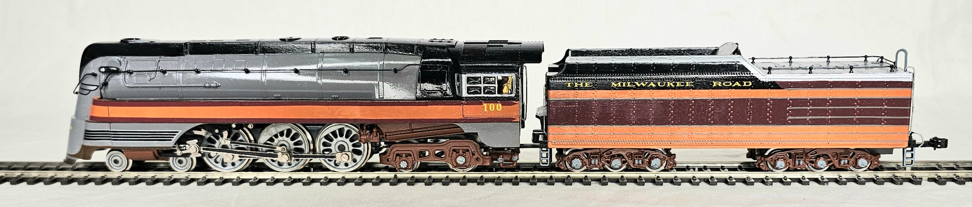 RIVAROSSI HO Gauge #1580 HUDSON F-7 '100' The Milwaukee Road' 4-6-4 Steam Locomotive No.100 - Chester Model Centre