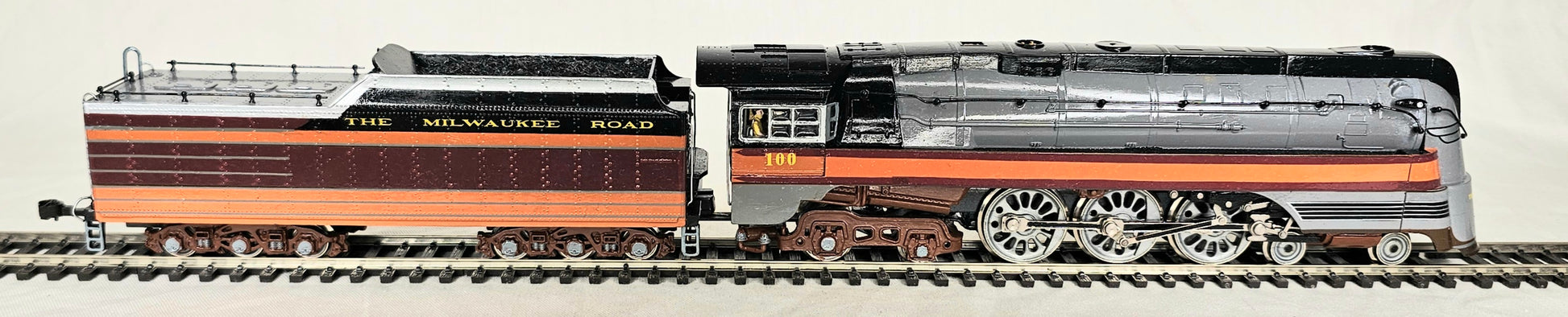 RIVAROSSI HO Gauge #1580 HUDSON F-7 '100' The Milwaukee Road' 4-6-4 Steam Locomotive No.100 - Chester Model Centre