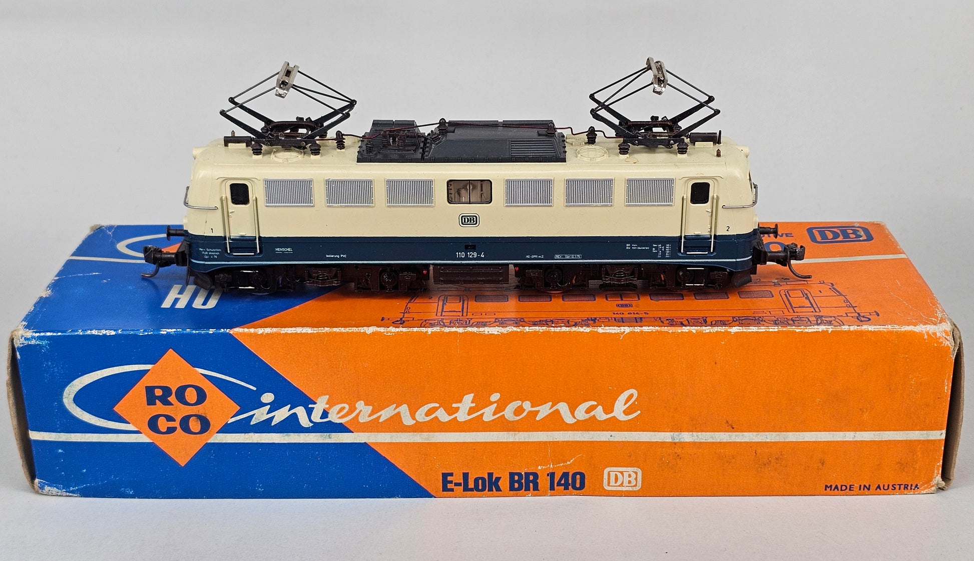 Roco 4136A BR Class 140 Electric Locomotive Blue/Cream - Chester Model Centre