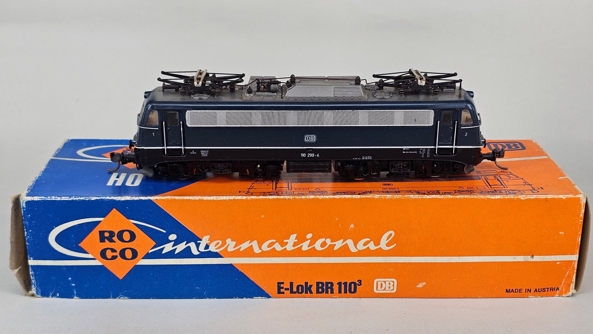 Roco 4137A BR Class 110 Electric Locomotive 'Ocean Blue' DB Livery - Chester Model Centre