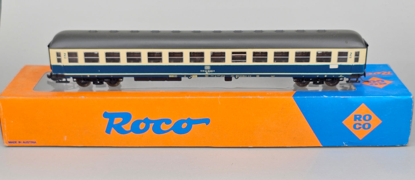 ROCO 4256S HO Scale 2nd Class Passenger Coach DB Railways - Chester Model Centre