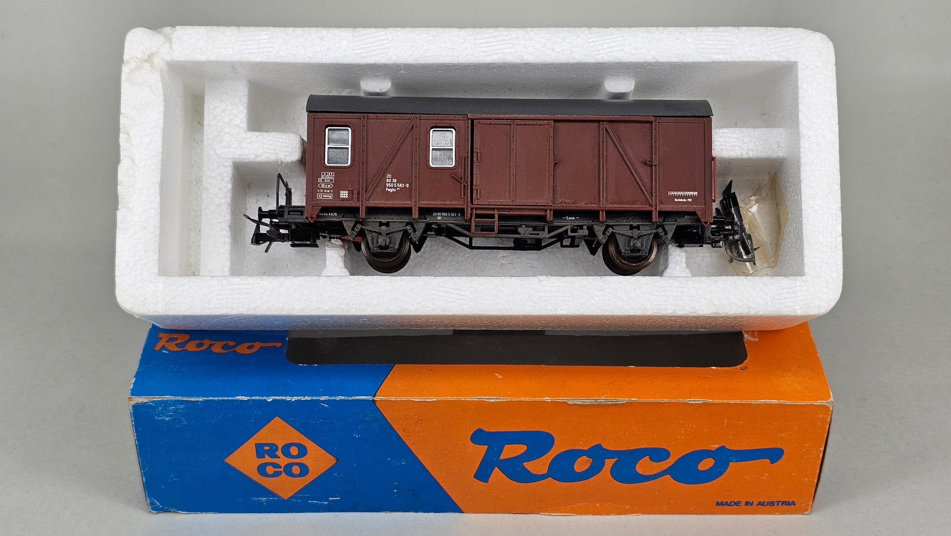 Roco 4372S Closed Goods Wagon - Chester Model Centre