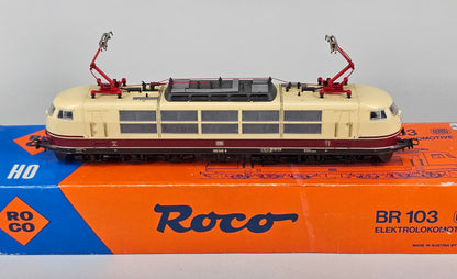 Roco 43418 BR 215 Diesel Locomotive Blue/Cream - Chester Model Centre