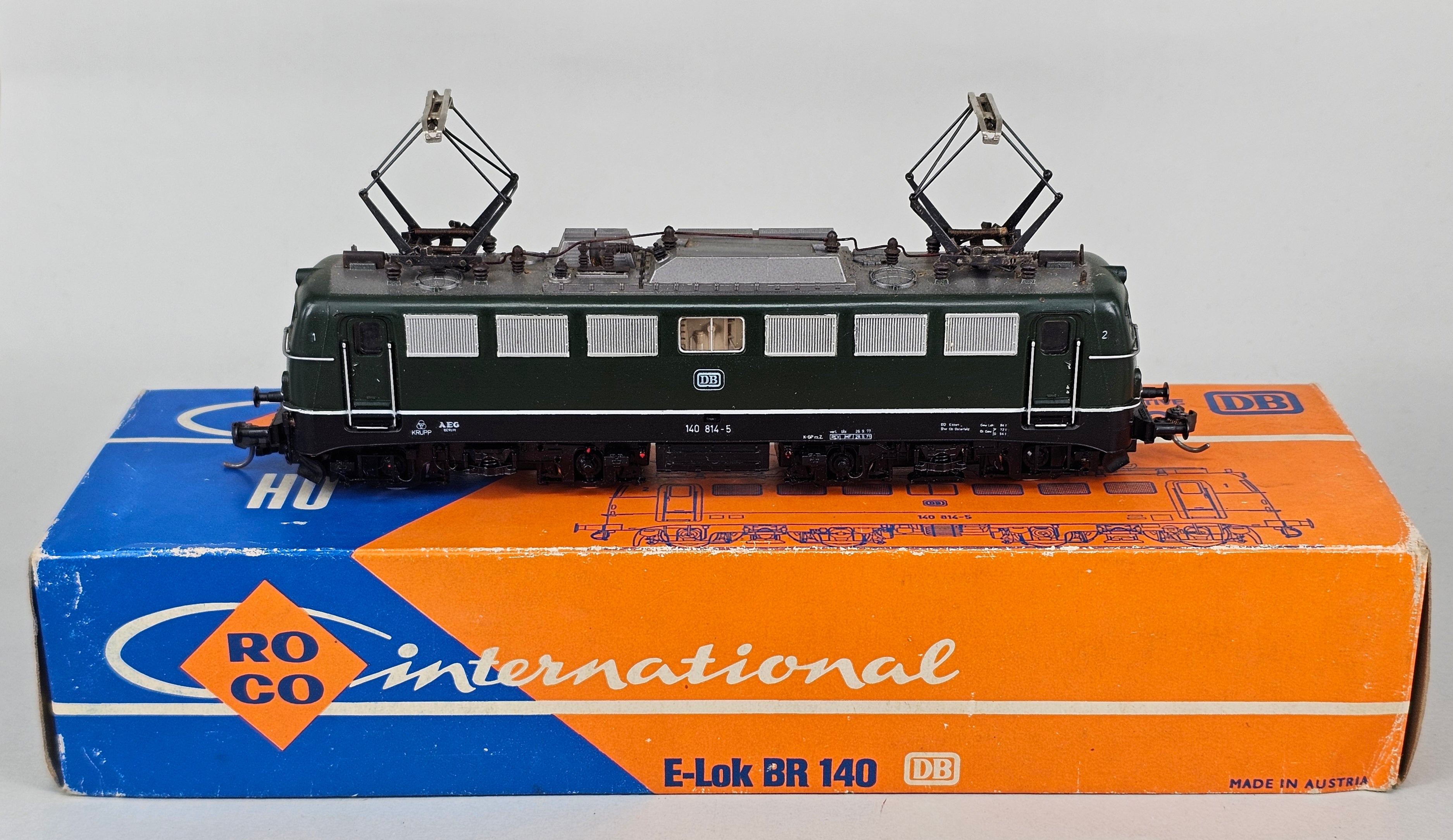 Roco 4136A BR 140 Electric Locomotive Dark Green DB Livery